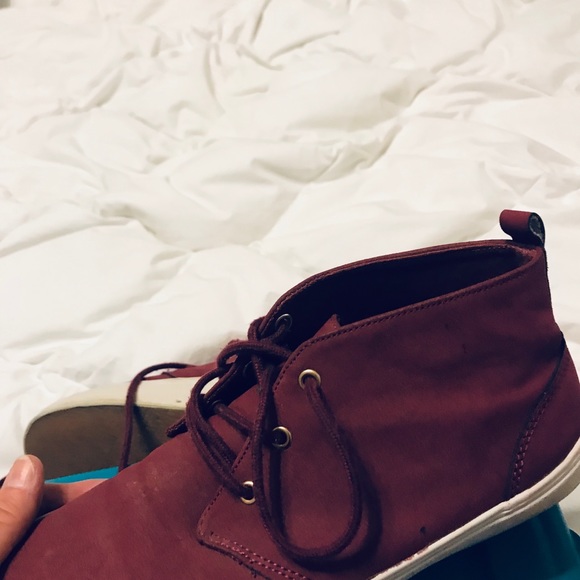 Ladies Red Velvet midtop sneakers sz 9.5 - Picture 5 of 6